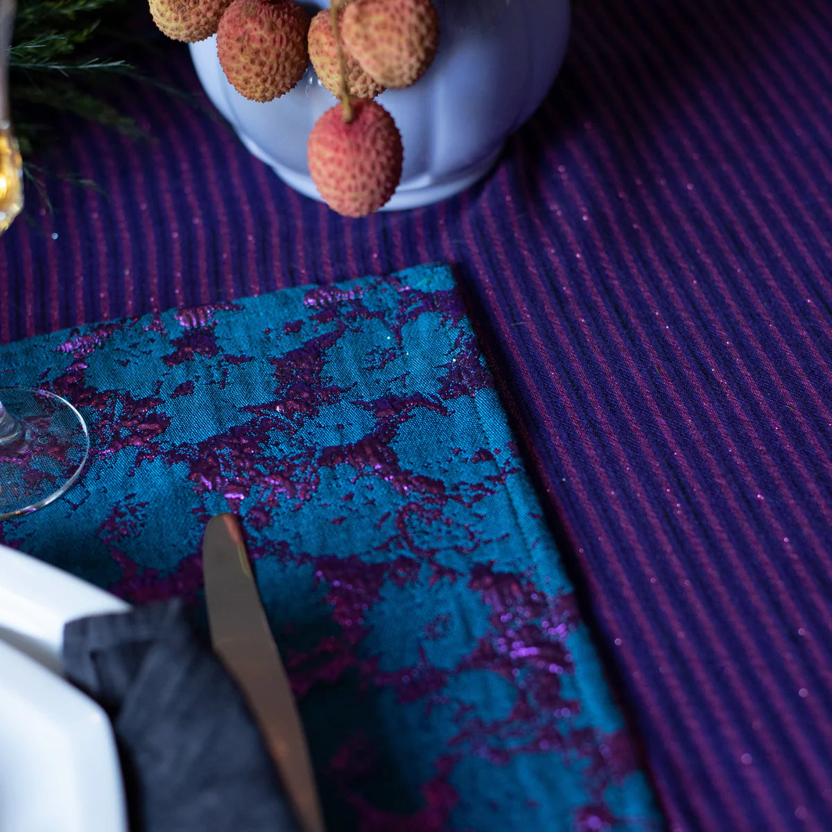 Lot de 2 sets de table motif fleuri Bleu électrique et Violet Cosmic Bleu