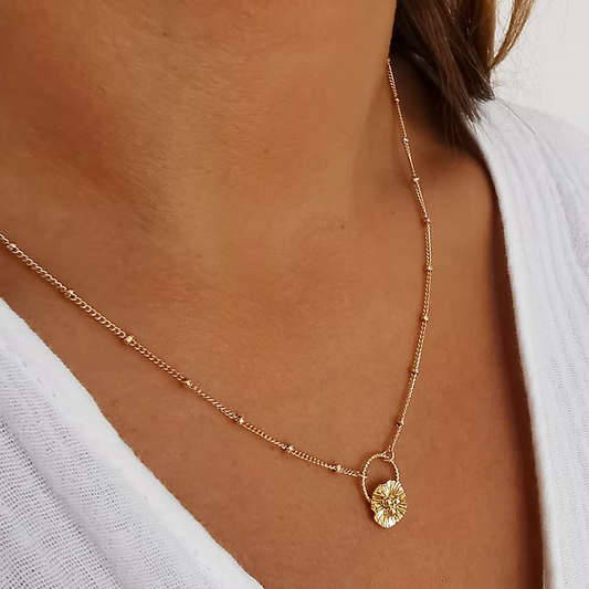 Collier Nola